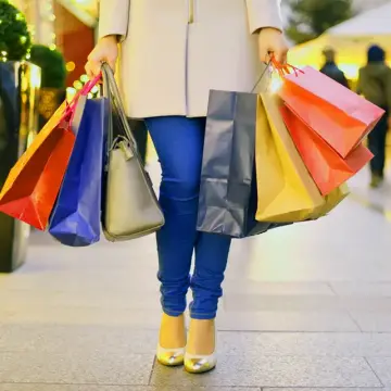 Keep Your Wallet Happy: Simple Ways to Avoid Overspending During the Holidays.