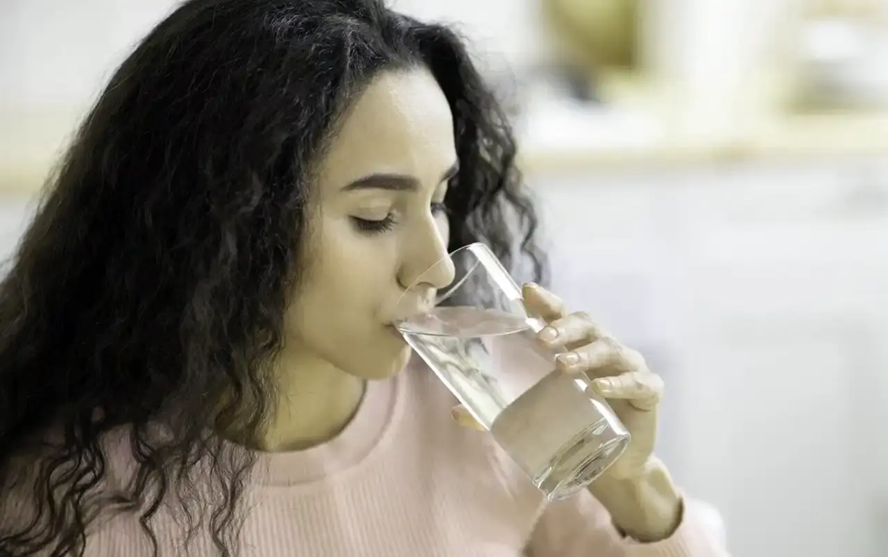 Kickstart Your Day the Simple Way: The Gentle Power of Morning Warm Water.