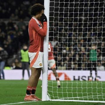 Zirkzee has issued an apology to Manchester United supporters following his unsuccessful penalty attempt.